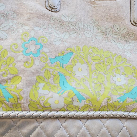 Vera Bradley retired Resort tote sitting in a tree - Picture 2 of 8